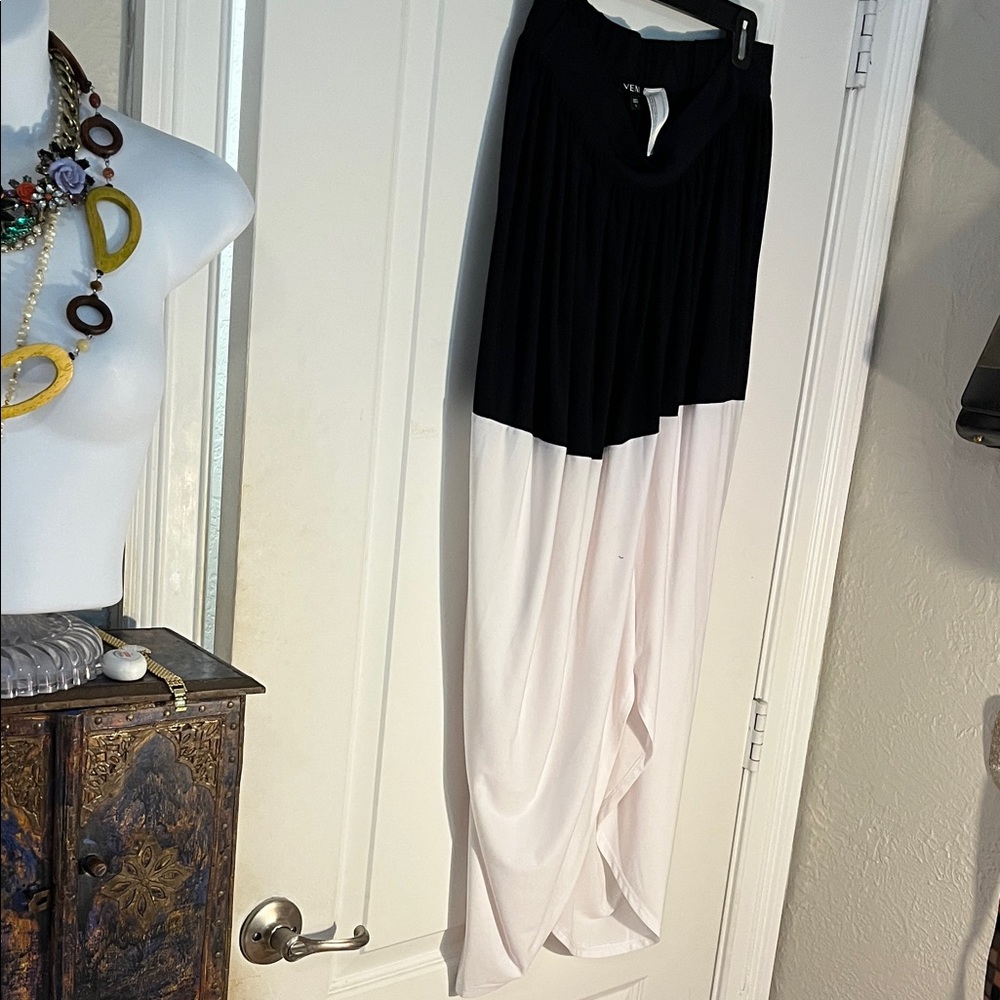 VENUS Black and White Maxi Skirt